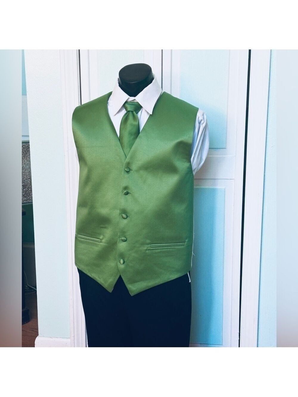 Clover Green Satin Closed Back Vest Wedding Prom Men’s Medium M with tie